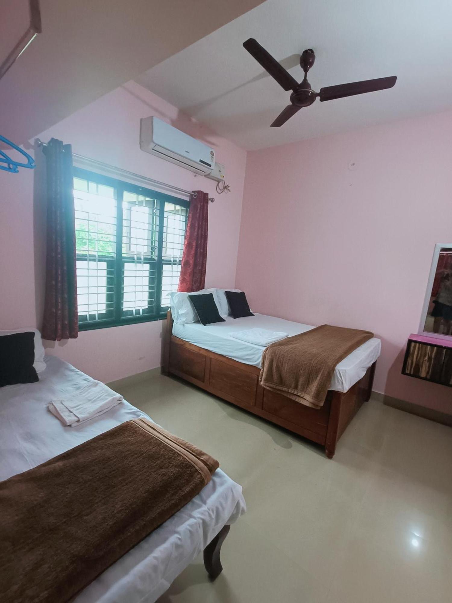 Maanyatha Home Stay Manipal Rum bild