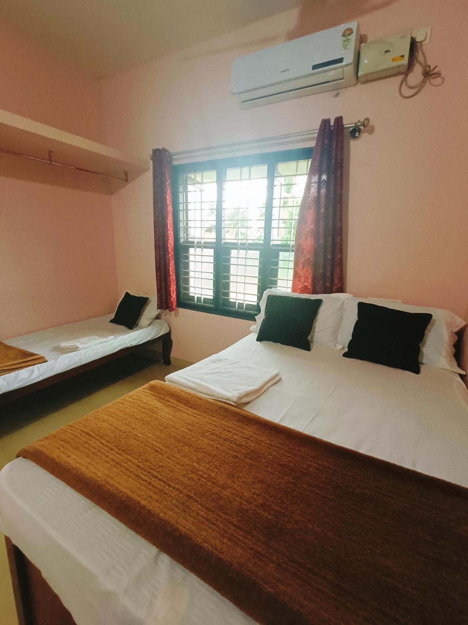 Maanyatha Home Stay Manipal Rum bild