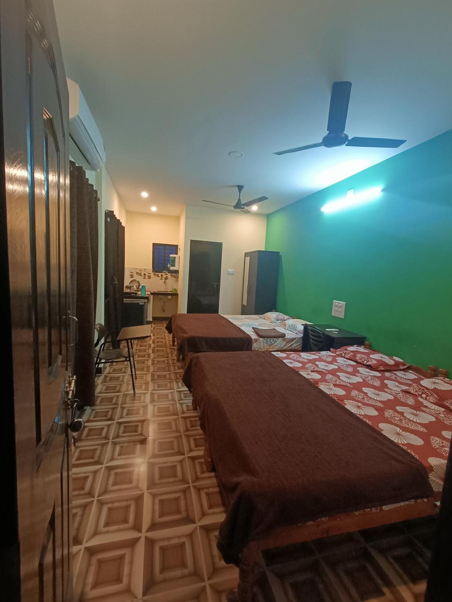 Maanyatha Home Stay Manipal Rum bild